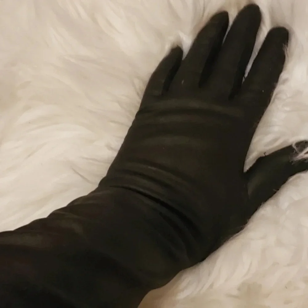 Van Raalte Mid‎ length.Glam gloves NEW